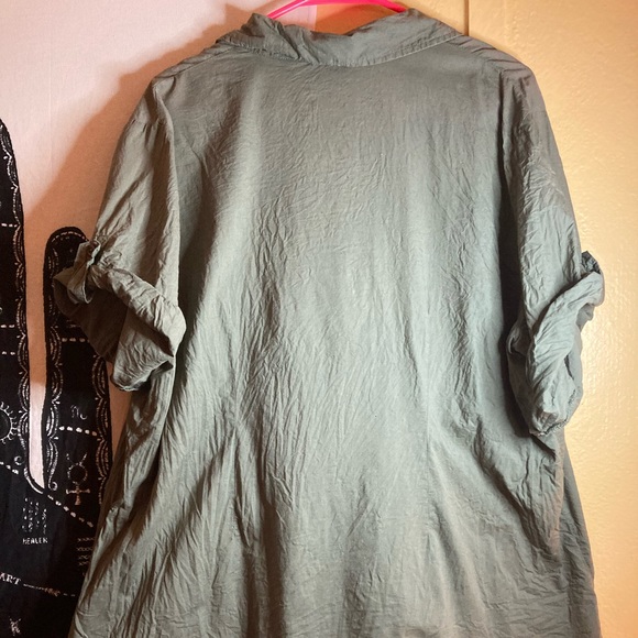 Great Northwest plus size roll cuff pleated blouse - Picture 2 of 3